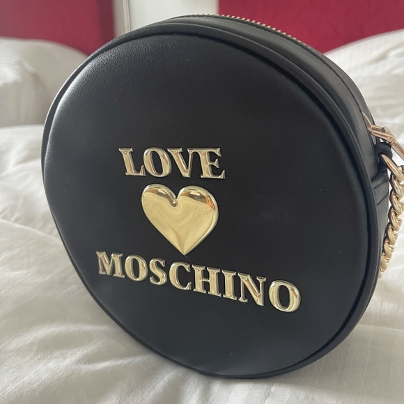 Get super sexy look on Valentine’s Day! Bag+suit